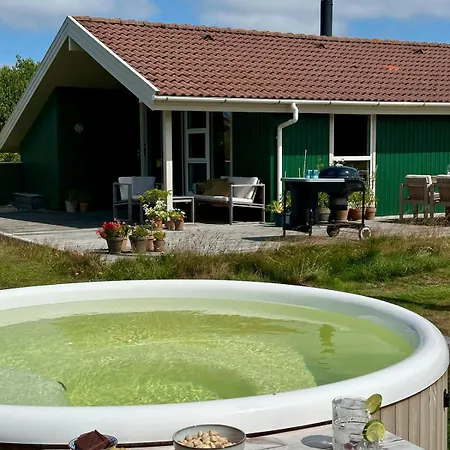 Дом отдыха Modern With Wood-fired Hot Tub