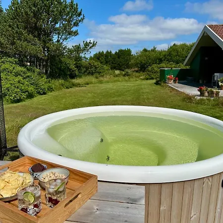 Modern With Wood-fired Hot Tub * Вайерс-Странд