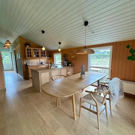 Modern With Wood-fired Hot Tub * Вайерс-Странд