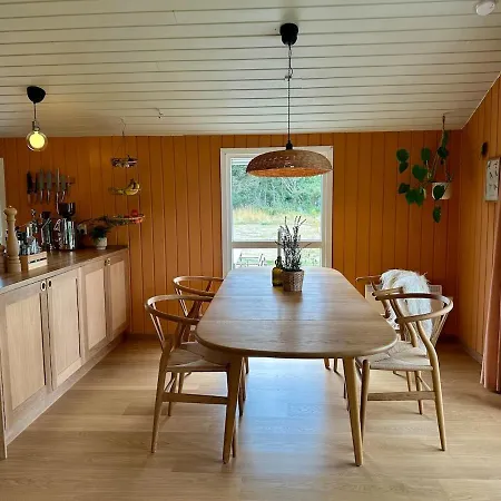 Modern With Wood-fired Hot Tub Дом отдыха Вайерс-Странд