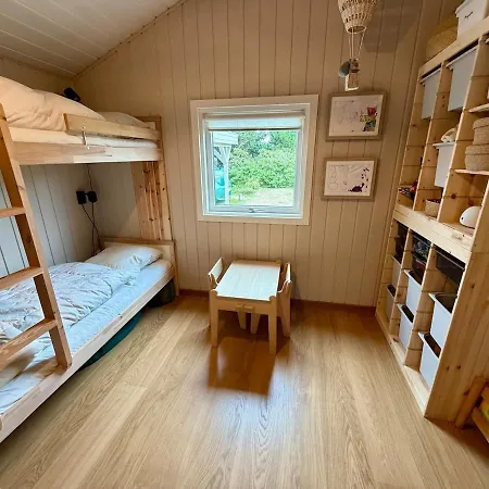 Дом отдыха Modern With Wood-fired Hot Tub