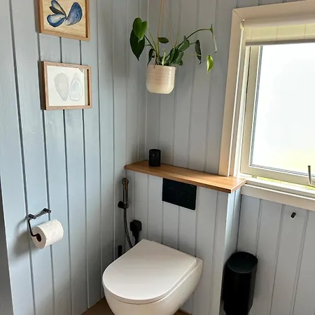 Modern With Wood-fired Hot Tub Дом отдыха