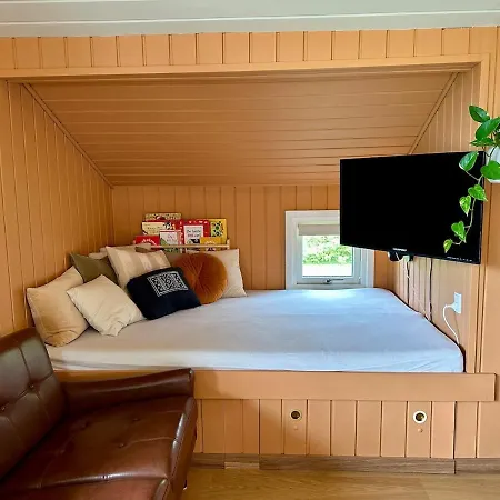 Modern With Wood-fired Hot Tub Дом отдыха Вайерс-Странд