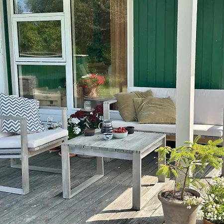 Дом отдыха Modern With Wood-fired Hot Tub Вайерс-Странд