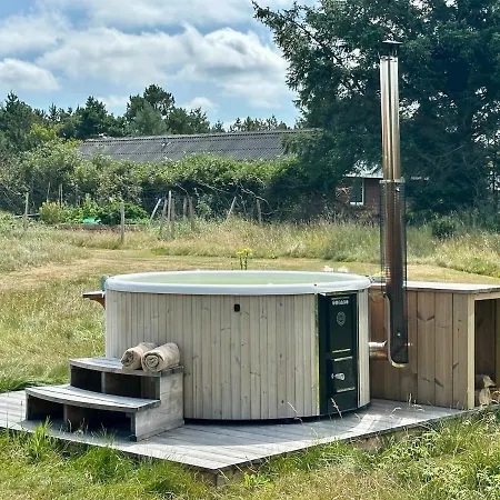 Modern With Wood-fired Hot Tub Вайерс-Странд