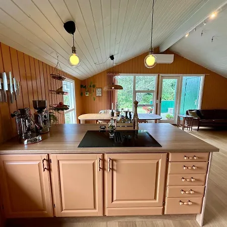 Modern With Wood-fired Hot Tub * Вайерс-Странд