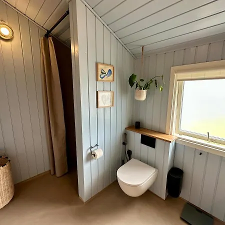 Modern With Wood-fired Hot Tub Дом отдыха